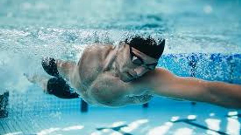 Vorschaubild Kostenlos(er) Schwimmunterricht für junge Menschen bis 29 Jahre